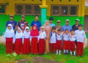 Ramai, Ayah Antar Anak Masuk Sekolah di SDN 58 Tandung Kota Palopo