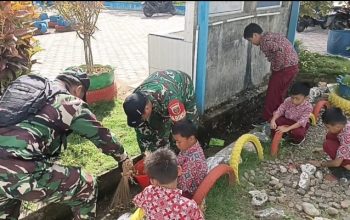 Personel Koramil 1403 Laksanakan Karya Bakti di SDN 07 Komba, Serma Irwan: Menjaga Kelestarian