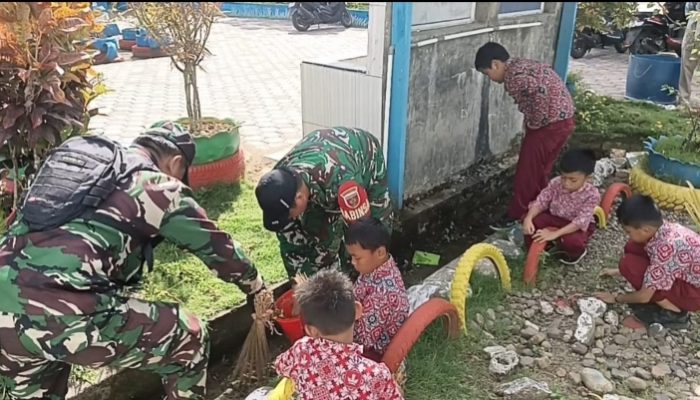 Personel Koramil 1403 Laksanakan Karya Bakti di SDN 07 Komba, Serma Irwan: Menjaga Kelestarian